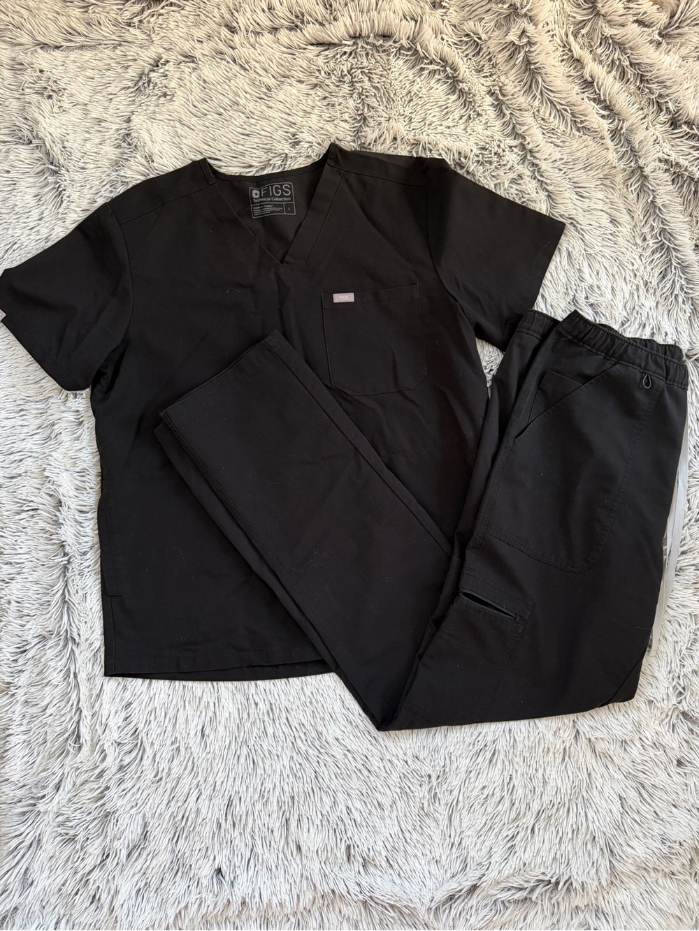 Figs Men’s Black Cargo Scrub Set (Top Large, Pant Large/Tall)